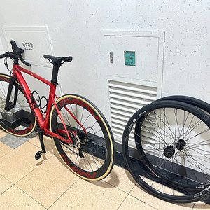 DT SWISS R470db 디스크 휠셋 판매합니다.