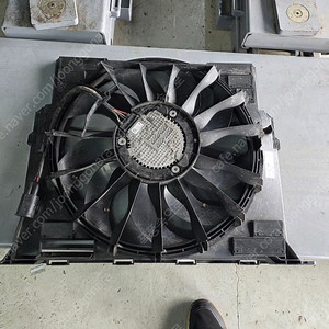 G30 520D 라디에이터 휀 팝니다