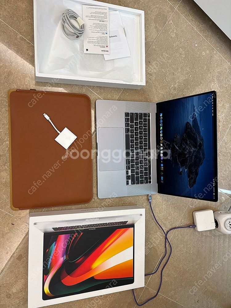맥북 프로 2019 16인치 i9 CTO, 64GB M...--2