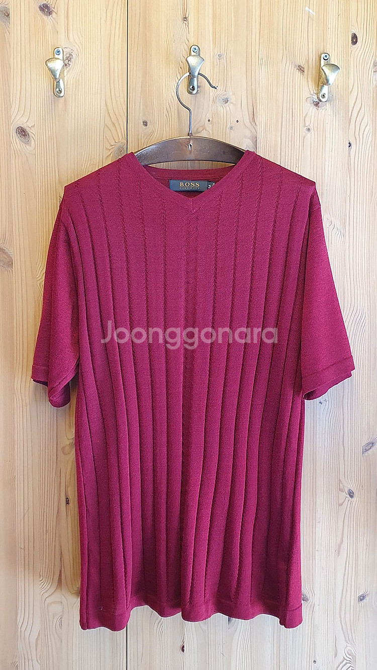 77.BOSS 브이넥 반팔니트--0