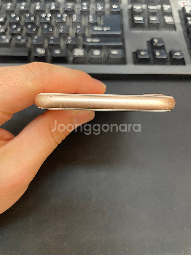 아이폰8 골드 64GB 상태좋은 중고12만팝니다.--3