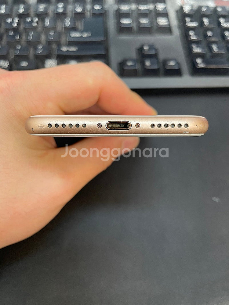 아이폰8 골드 64GB 상태좋은 중고12만팝니다.--5