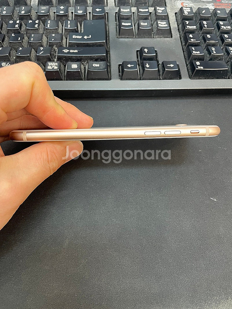 아이폰8 골드 64GB 상태좋은 중고12만팝니다.--6