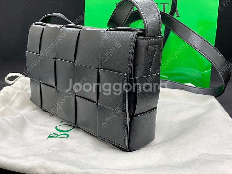 보테가베네타 카세트백 클래식 블랙--3