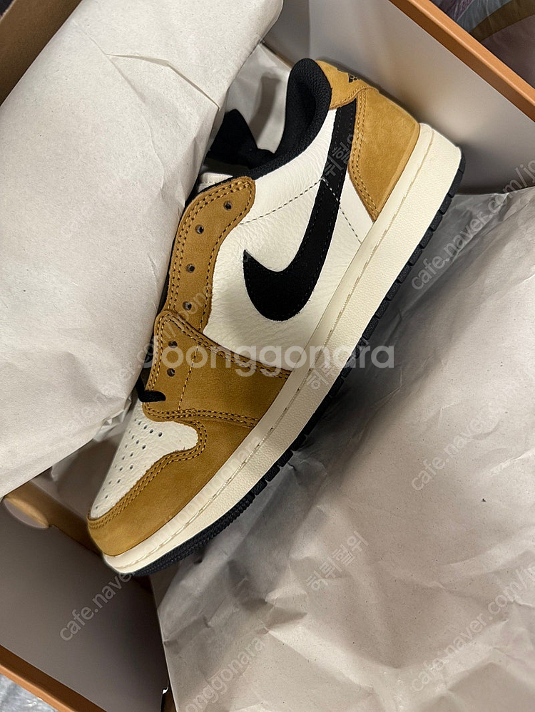 Jordan 1 Low OG Sail and Golde...--0