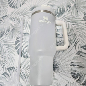 스탠리 퀜처 1.18L (40oz) 팝니다.