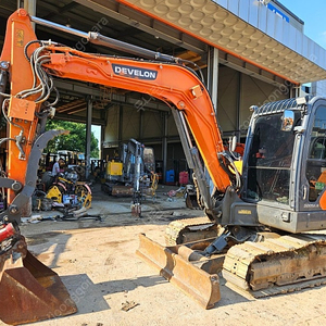 두산 DX55MT-5 2017년식 가동5천 회전링크 코끼리집게 02 중고굴삭기