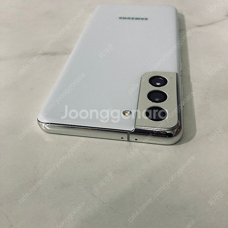 갤럭시 S21 화이트 256기가 매우깔끔한기기 15만원...--3