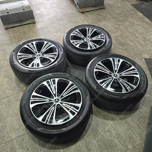 벤츠 W214 E클래스 18인치 휠 타이어 한대분 팝니다