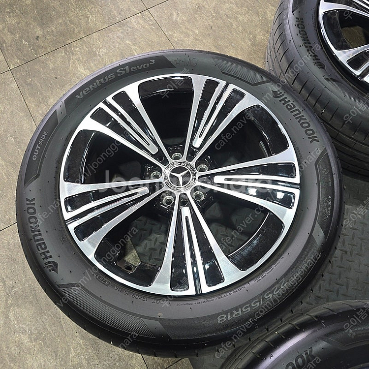 벤츠 W214 E클래스 18인치 휠 타이어 한대분 팝니다--2