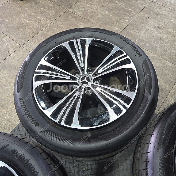 벤츠 W214 E클래스 18인치 휠 타이어 한대분 팝니다--3