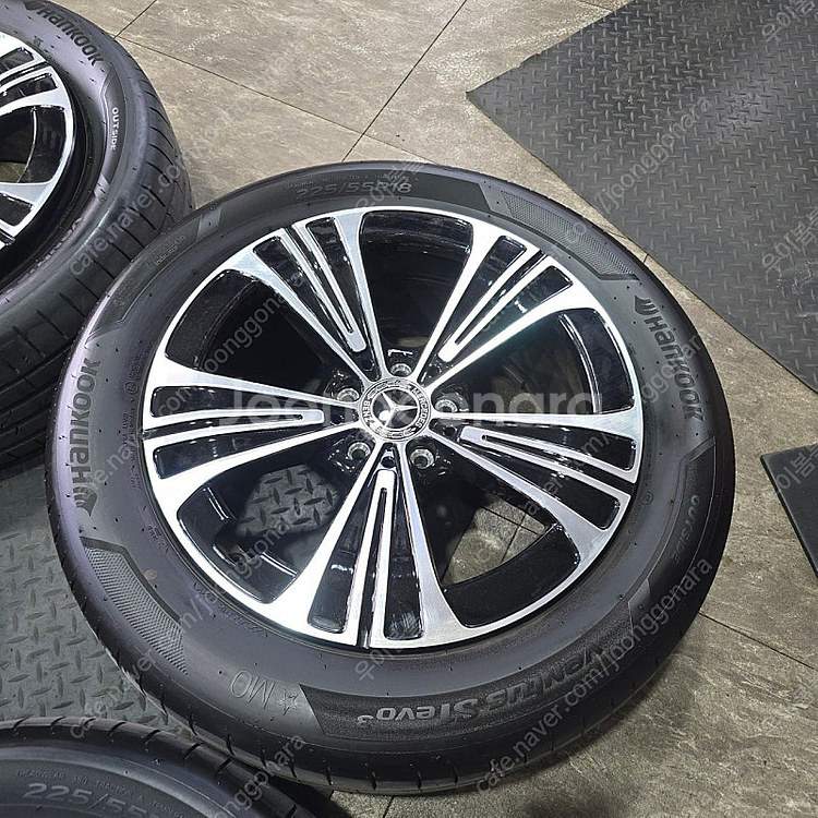 벤츠 W214 E클래스 18인치 휠 타이어 한대분 팝니다--4