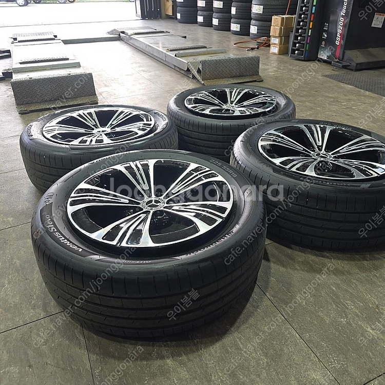 벤츠 W214 E클래스 18인치 휠 타이어 한대분 팝니다--6