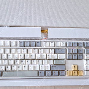 한성 무접점 키보드 GK898B PRO 염료승화 써피 35g 팝니다