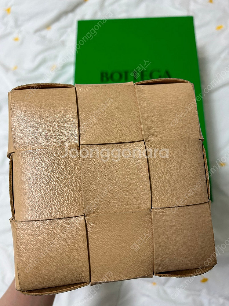 보테가베네타 카세트 버킷백 스몰 아몬드(가격내림)--8