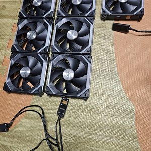 Lian Li 리안리 UNI Fan SL120 RGB 블랙 7개 팝니다