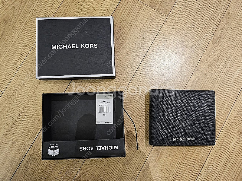 개봉만 한 MICHAEL KORS 반지갑 팝니다.--0