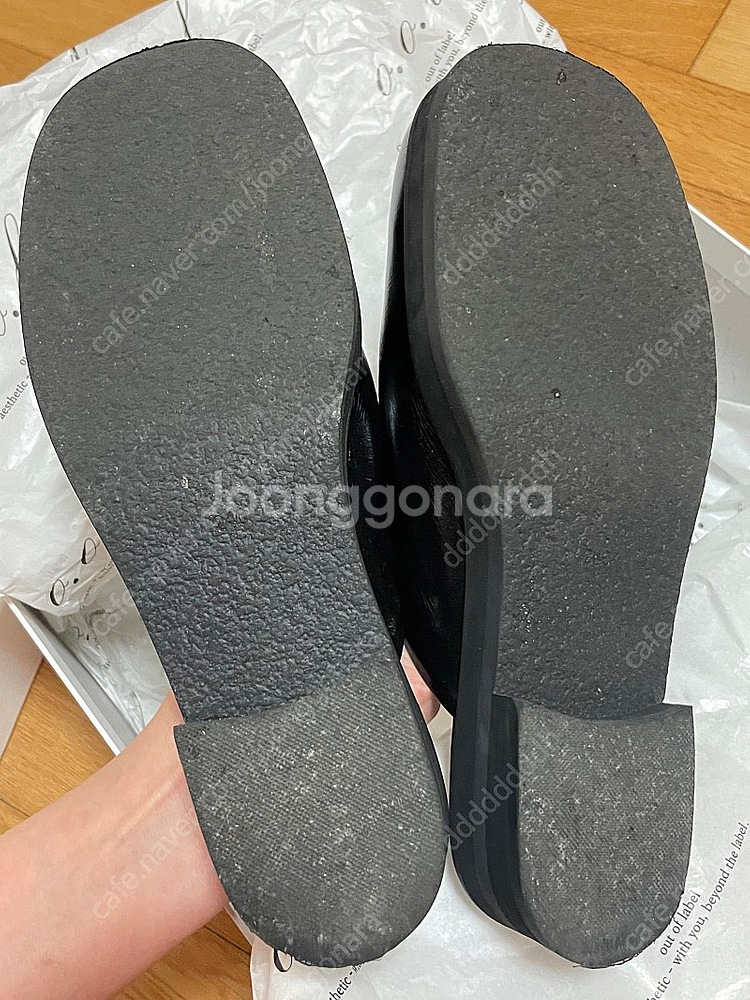아웃오브레이블 폴리시드 라운드 토 클로그--4