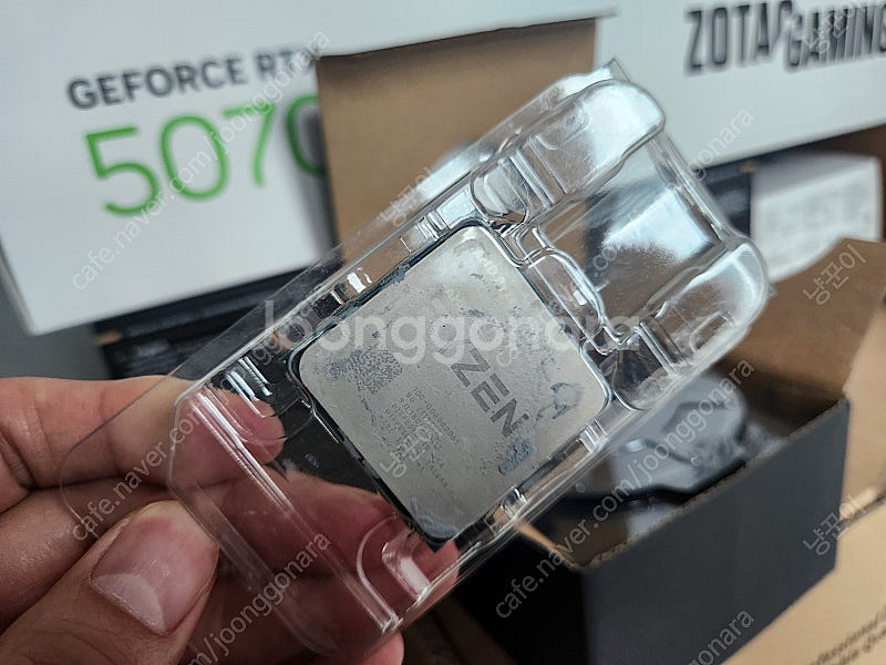 PC 반본체 팝니다. RTX 3070 화이트 / 라이젠...--4