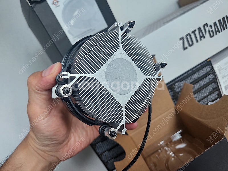PC 반본체 팝니다. RTX 3070 화이트 / 라이젠...--5