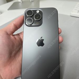 아이폰 16프로 블랙 티타늄 & 아이폰 15프로 화이트 티타늄