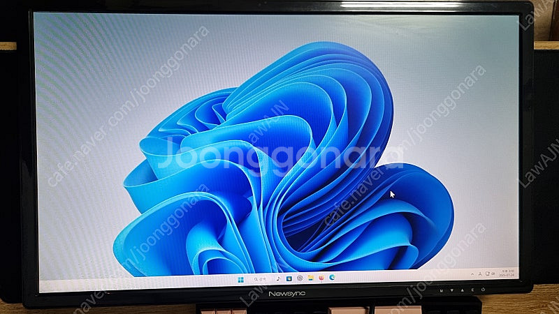 뉴싱크24DP144 24인치 144Hz 모니터 팝니다--0