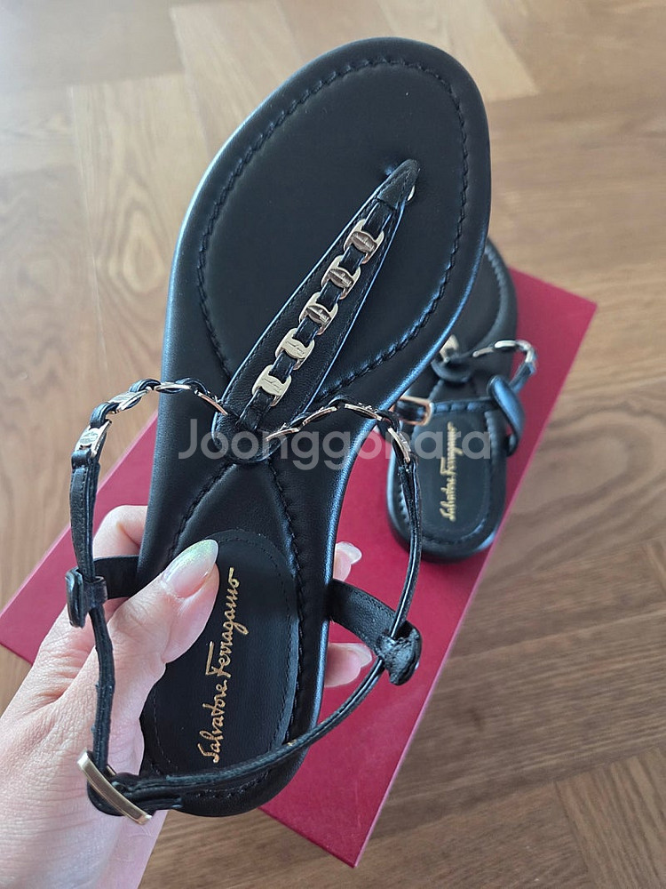 페레가모 쪼리샌들(새상품) 35사이즈--0