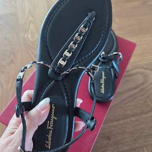 페레가모 쪼리샌들(새상품) 35사이즈