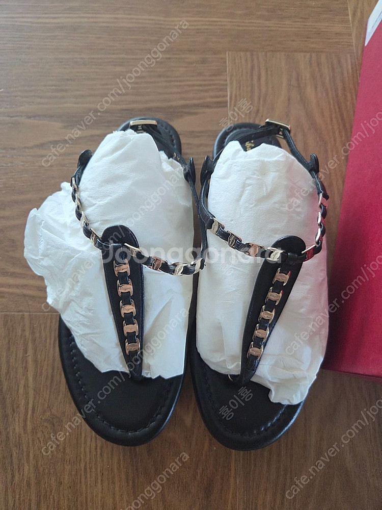 페레가모 쪼리샌들(새상품) 35사이즈--3