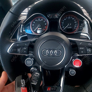 아우디 고성능 슈퍼카 R8 오랜된 연식 구형 자동차키를 최신형 AUDI 타입 LCD 액정 디스플레이키로 업그레이드 전환 제작 편리한 근접도어, 차량제어 기능 활성화 추가 작업