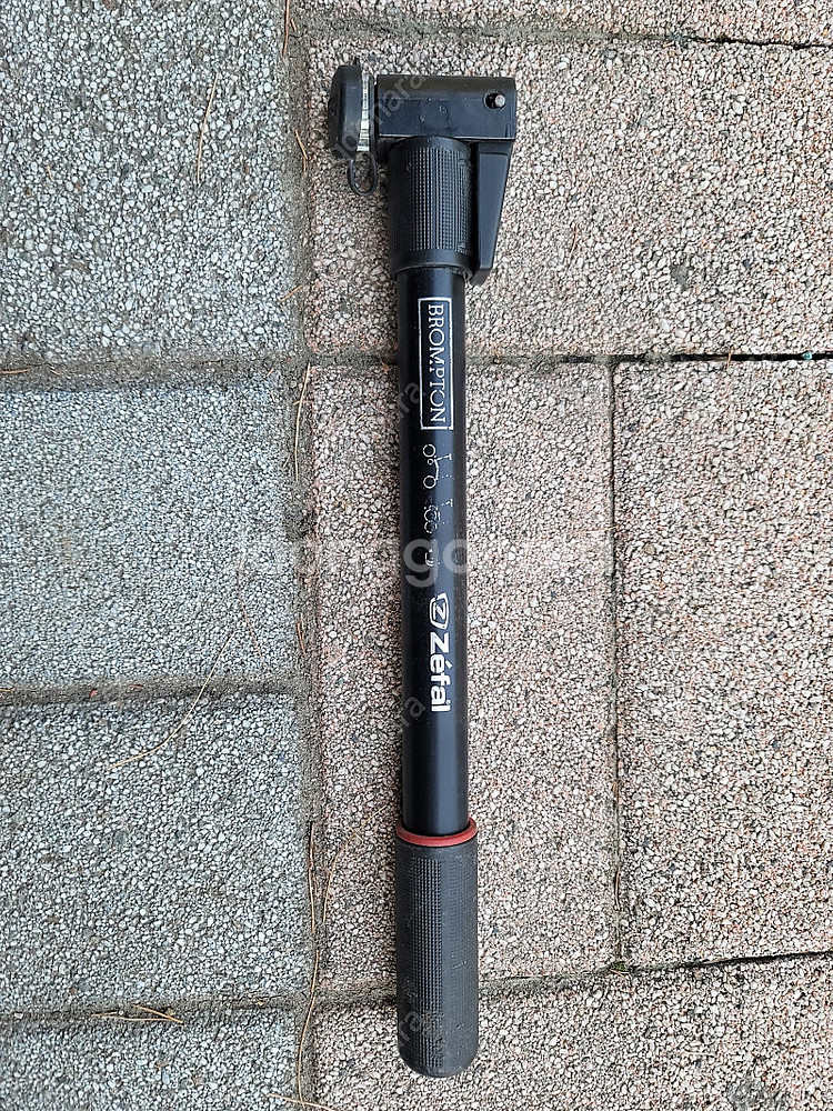 브롬톤 펌프 팝니다. 반값 택비포함--0