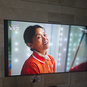 삼성 75인치 스마트티비+거치대 (화면 빛샘대량)