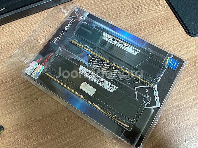 G.skill Ripjaws V DDR4-3200 32...--0