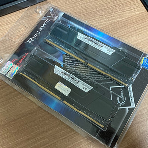 G.skill Ripjaws V DDR4-3200 32gb x4 128gb
