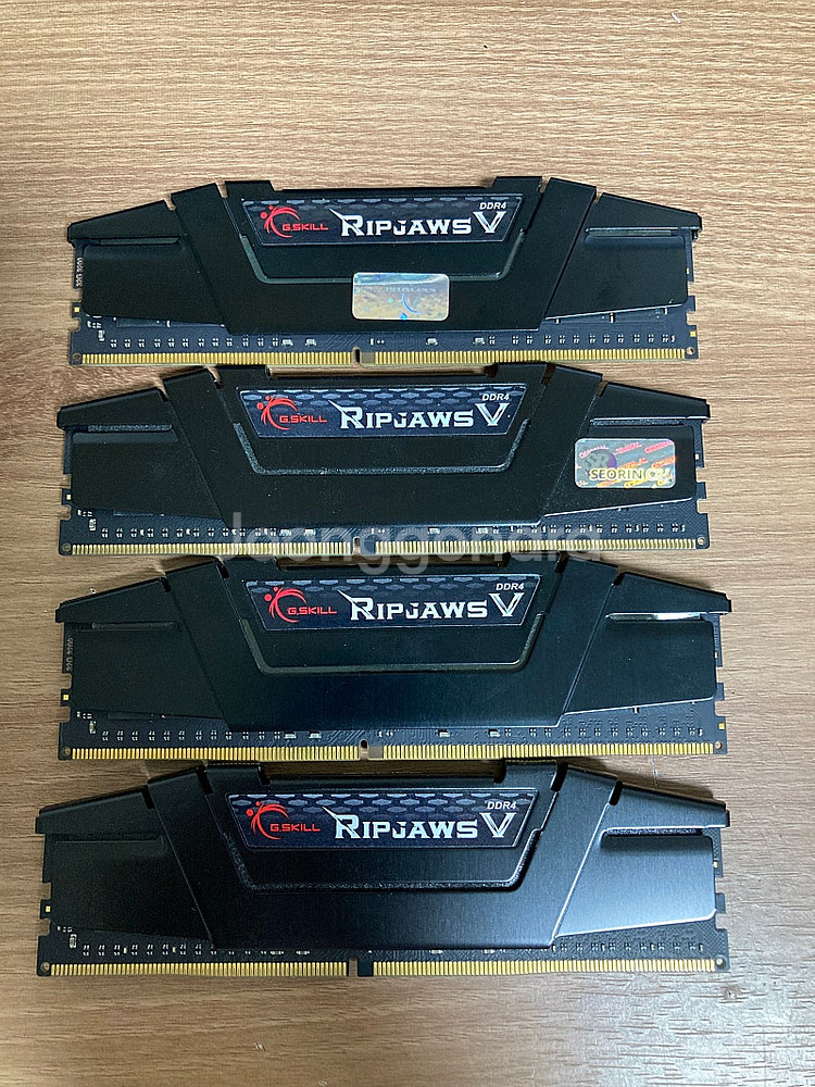 G.skill Ripjaws V DDR4-3200 32...--1