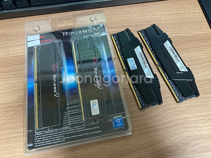 G.skill Ripjaws V DDR4-3200 32...--4