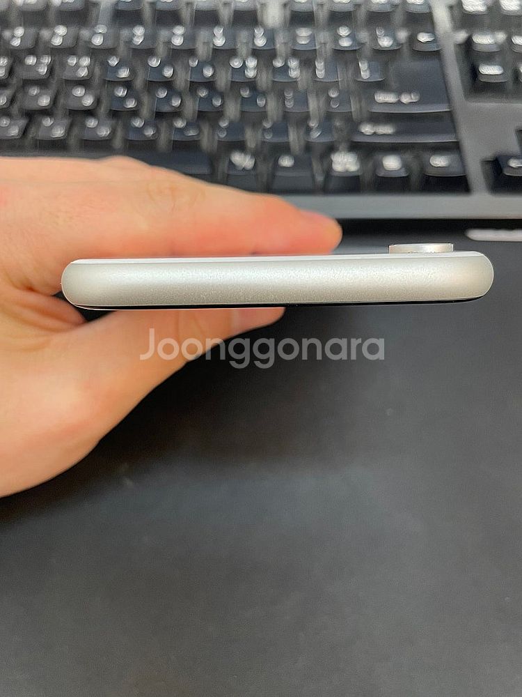 아이폰XR 화이트 64GB 상태좋은 중고19만 팝니다.--3