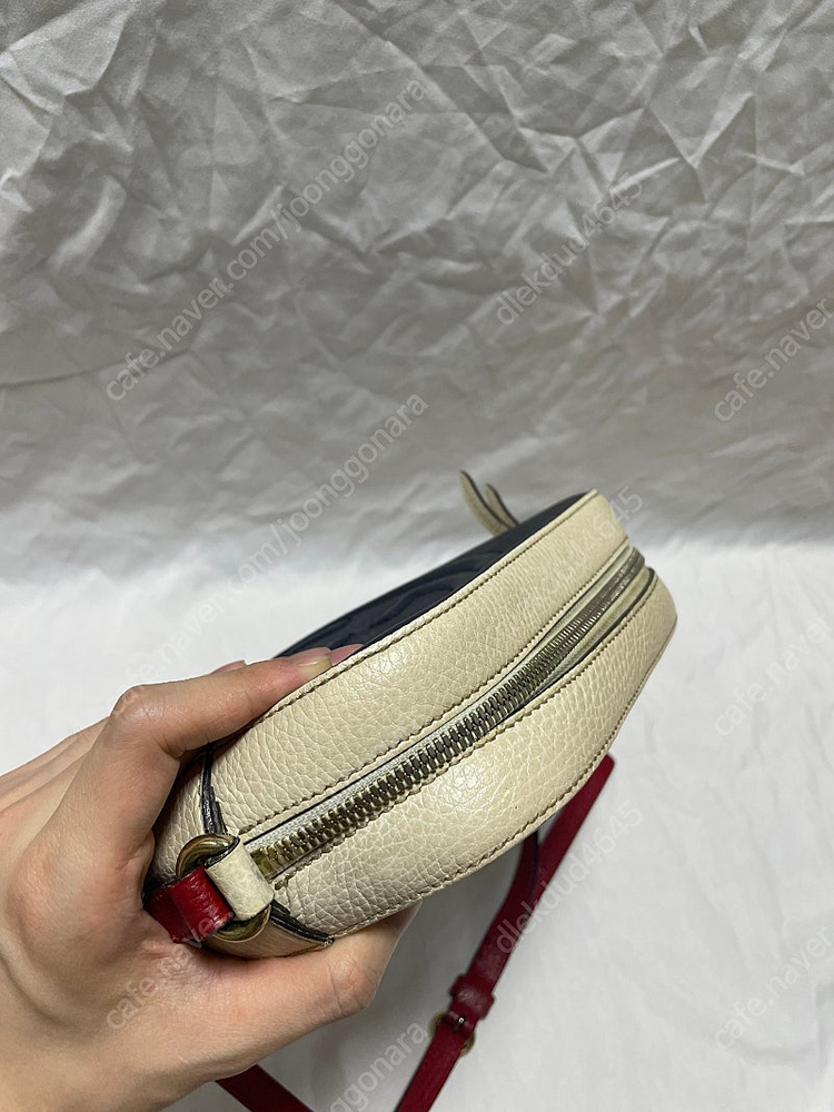 구찌 GG 로고 소호 디스코백 크로스백 이미지