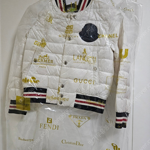 몽클레어 경량패딩