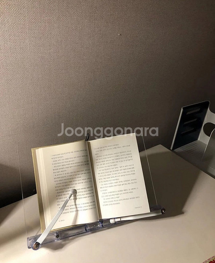 슈가덕 투명 경량 독서대--3