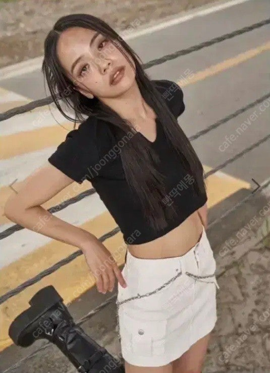 (새상품) 애즈온 백 로고 포인트 탑 블랙 반팔 티셔츠 이미지