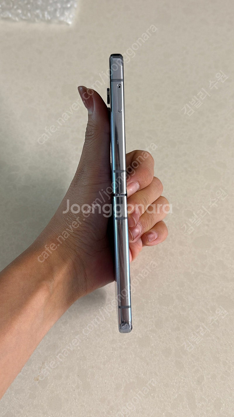 갤럭시 Z플립4 256G SKT 팝니다.--4