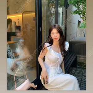 온트 웬디블라우스 m 새상품 팝니다.