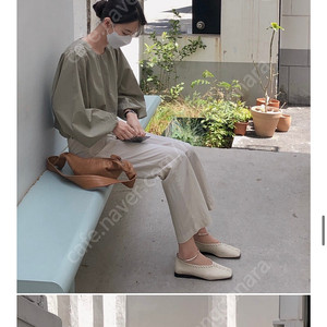 공드린 블라우스