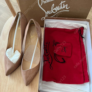 크리스찬 루부탱 베이지 유광 하이힐 38 Christian Louboutin
