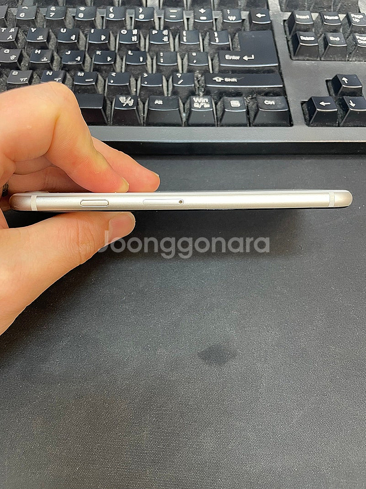 아이폰SE3 화이트 64GB 배터리94% 상태좋은 중고...--4