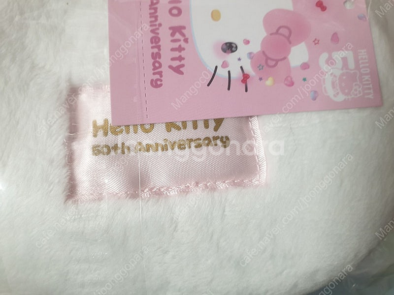 산리오 헬로키티 50주년 애니버서리 페이스 파우치 판매...--3