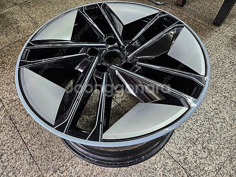 [판매] 아우디 이트론 GT RS 정품 21인치 후륜용...--1