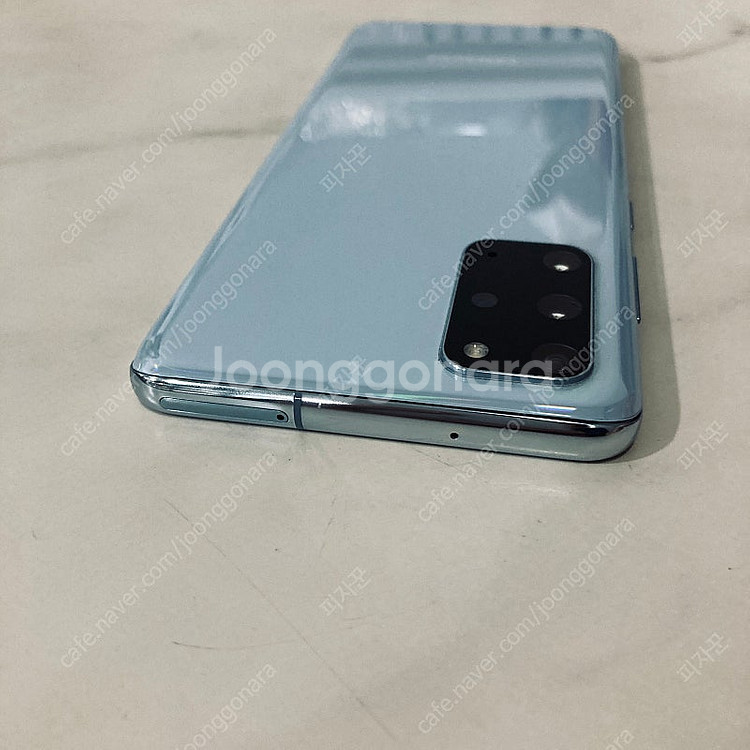 갤럭시 S20플러스 블루 256기가 깔끔한기기 12만원...--2