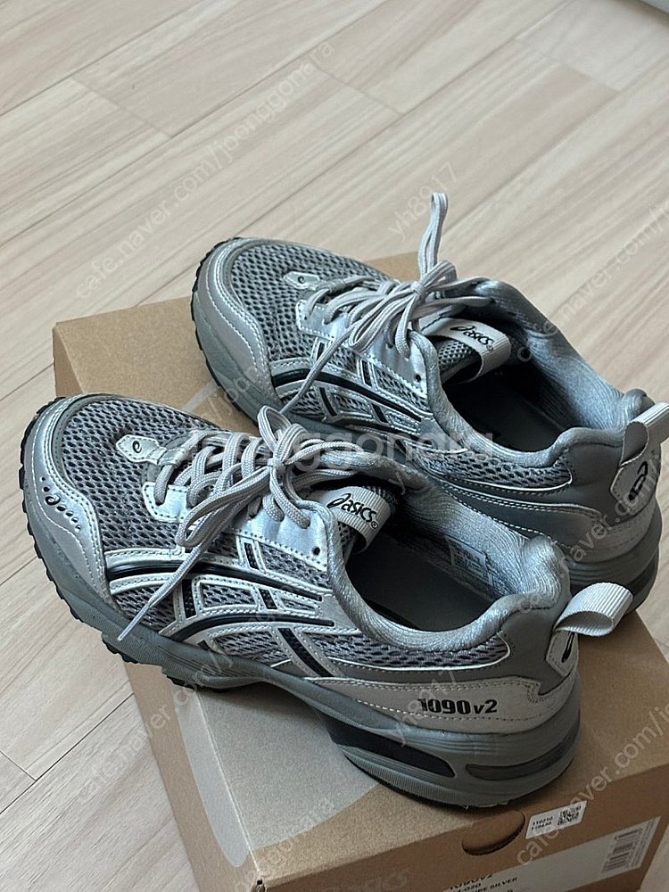 아식스 프레자 위워 젤 1090 V2 클레이 그레이 퓨...--0
